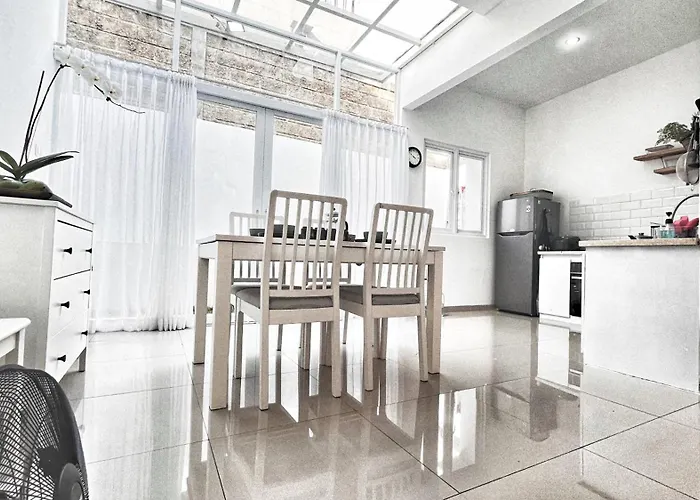 Villa La Mansion Lembang - 2Br For 2-6 Guest Stay