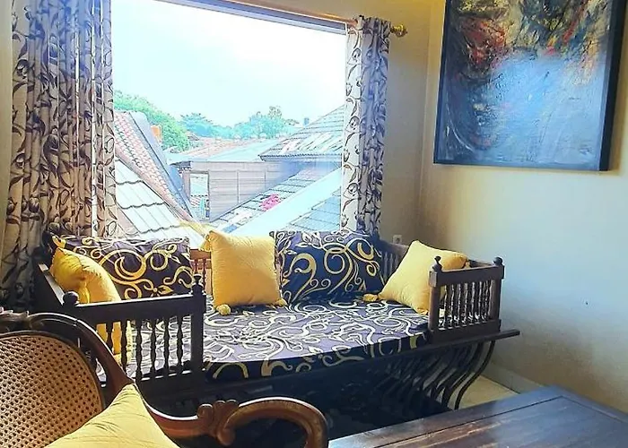 Loelyta Family Art House
